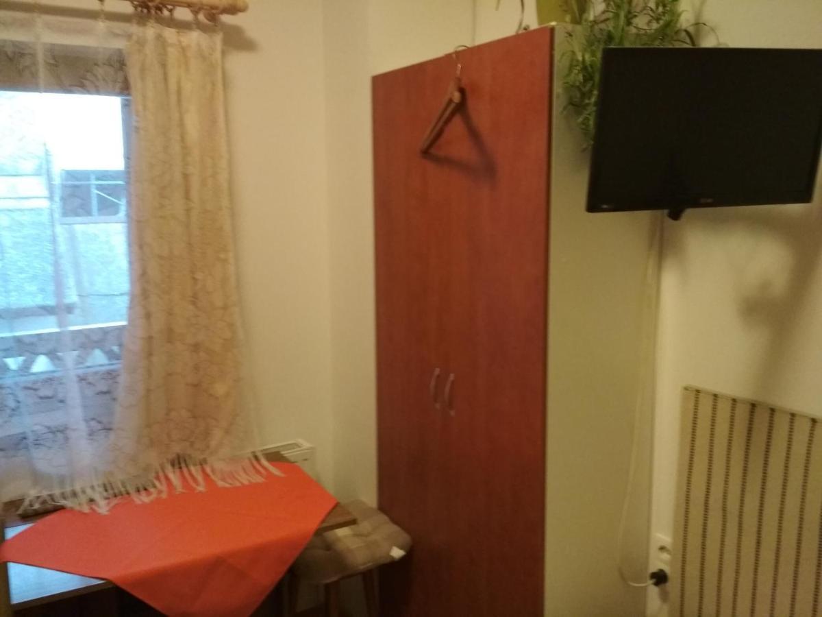 Julia Vendeghaz Apartment Tar Ngoại thất bức ảnh