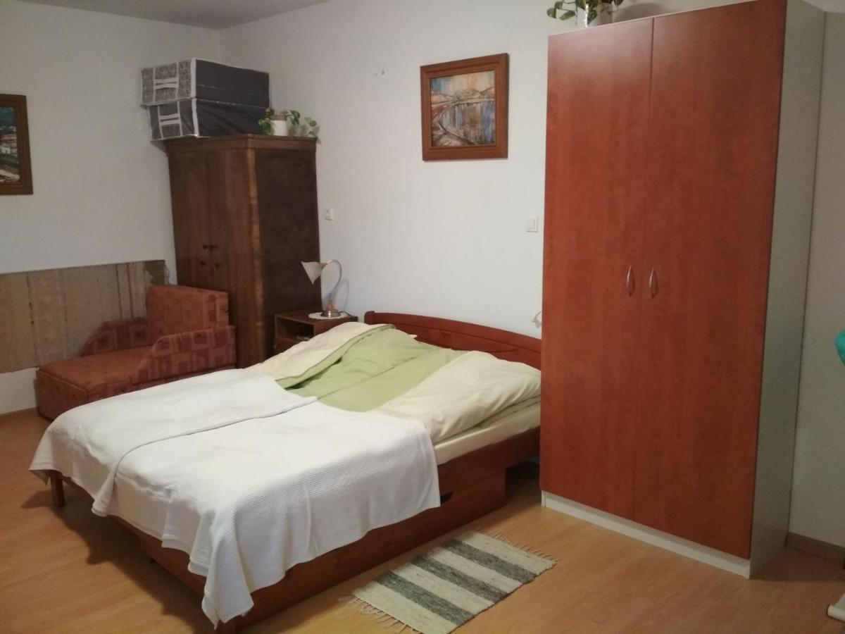 Julia Vendeghaz Apartment Tar Ngoại thất bức ảnh